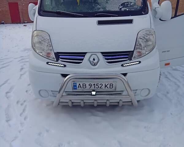 Белый Рено Трафик, объемом двигателя 2 л и пробегом 365 тыс. км за 9900 $, фото 1 на Automoto.ua