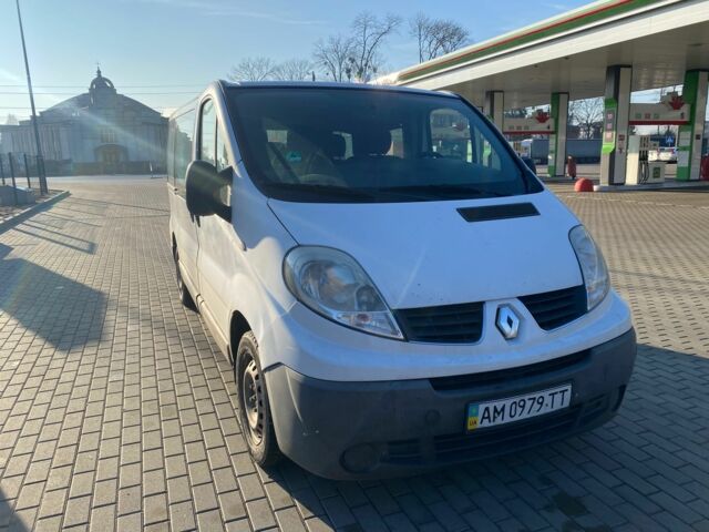 Белый Рено Трафик, объемом двигателя 2 л и пробегом 240 тыс. км за 6800 $, фото 1 на Automoto.ua