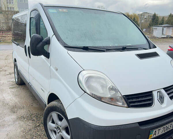 Білий Рено Трафік, об'ємом двигуна 2 л та пробігом 165 тис. км за 8900 $, фото 1 на Automoto.ua