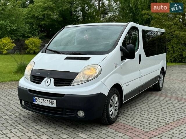 Білий Рено Трафік, об'ємом двигуна 2.5 л та пробігом 328 тис. км за 10000 $, фото 1 на Automoto.ua