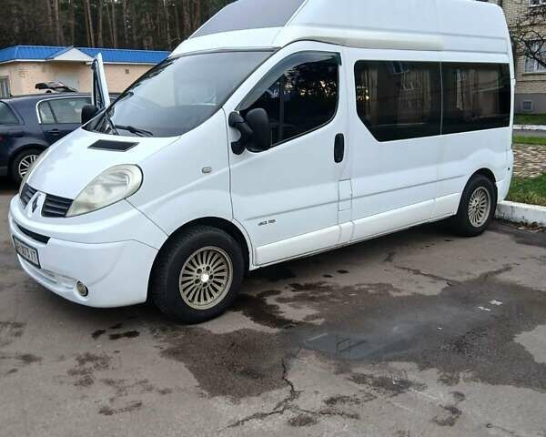 Белый Рено Трафик, объемом двигателя 2 л и пробегом 325 тыс. км за 8500 $, фото 1 на Automoto.ua