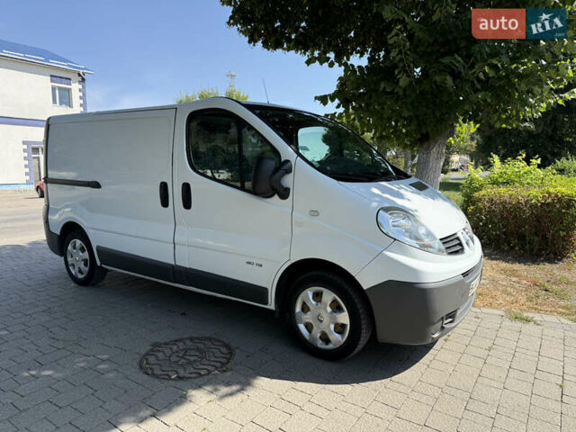 Белый Рено Трафик, объемом двигателя 2 л и пробегом 225 тыс. км за 7500 $, фото 1 на Automoto.ua