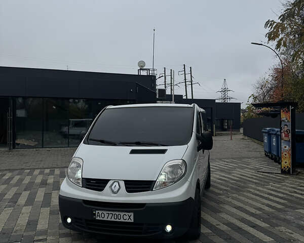 Білий Рено Трафік, об'ємом двигуна 2 л та пробігом 425 тис. км за 9800 $, фото 1 на Automoto.ua