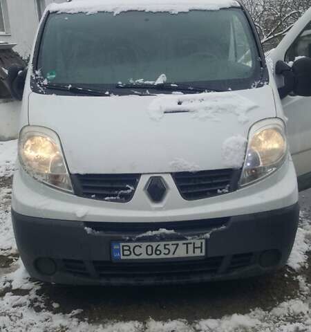 Белый Рено Трафик, объемом двигателя 2 л и пробегом 210 тыс. км за 9900 $, фото 1 на Automoto.ua