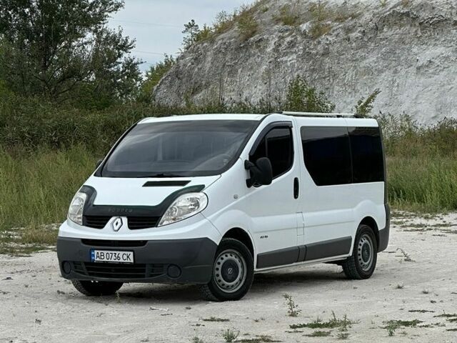 Білий Рено Трафік, об'ємом двигуна 2 л та пробігом 245 тис. км за 9100 $, фото 1 на Automoto.ua