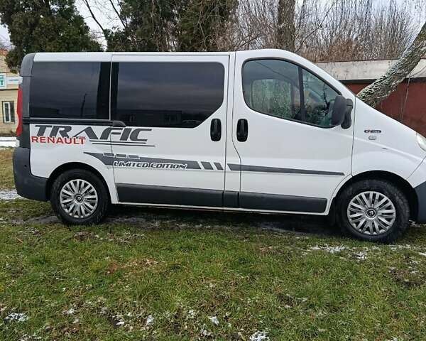 Белый Рено Трафик, объемом двигателя 1.9 л и пробегом 334 тыс. км за 11500 $, фото 1 на Automoto.ua