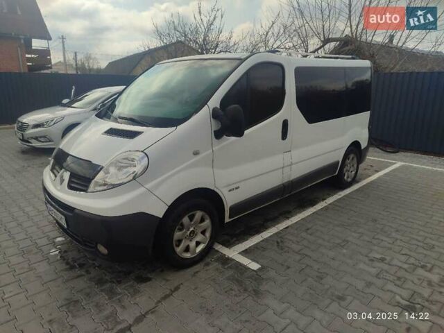 Белый Рено Трафик, объемом двигателя 2 л и пробегом 325 тыс. км за 10500 $, фото 1 на Automoto.ua
