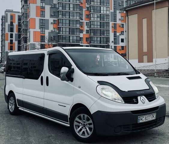Белый Рено Трафик, объемом двигателя 2 л и пробегом 450 тыс. км за 12200 $, фото 1 на Automoto.ua