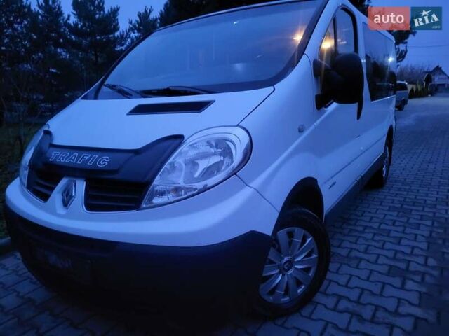 Білий Рено Трафік, об'ємом двигуна 2 л та пробігом 268 тис. км за 10950 $, фото 1 на Automoto.ua