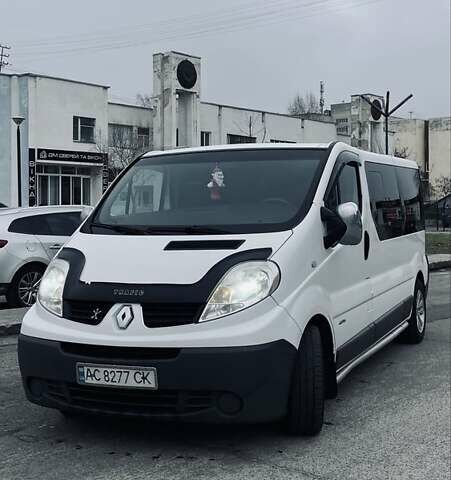 Белый Рено Трафик, объемом двигателя 2 л и пробегом 450 тыс. км за 12200 $, фото 1 на Automoto.ua