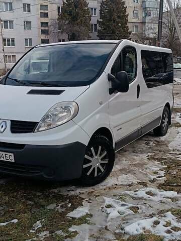 Білий Рено Трафік, об'ємом двигуна 2 л та пробігом 320 тис. км за 10700 $, фото 1 на Automoto.ua