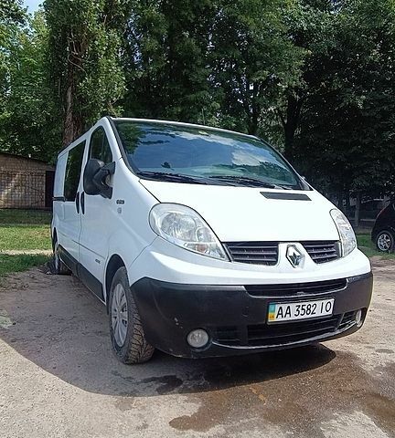 Білий Рено Трафік, об'ємом двигуна 2 л та пробігом 126 тис. км за 14000 $, фото 1 на Automoto.ua