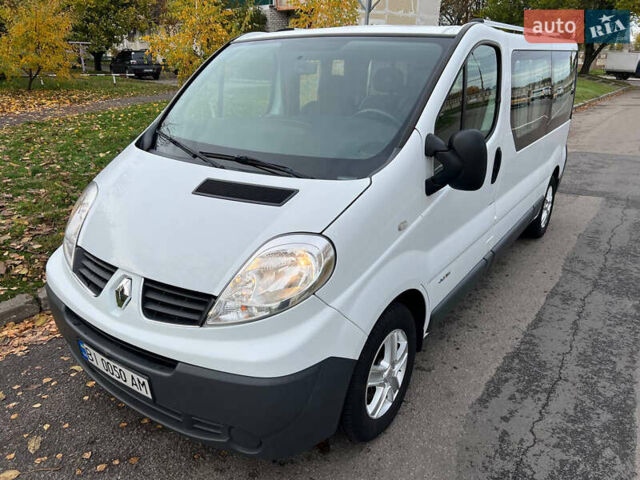 Белый Рено Трафик, объемом двигателя 2 л и пробегом 149 тыс. км за 12700 $, фото 1 на Automoto.ua
