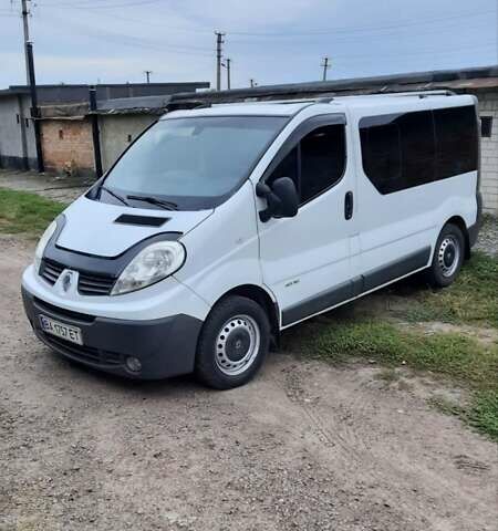Белый Рено Трафик, объемом двигателя 2 л и пробегом 185 тыс. км за 10700 $, фото 1 на Automoto.ua