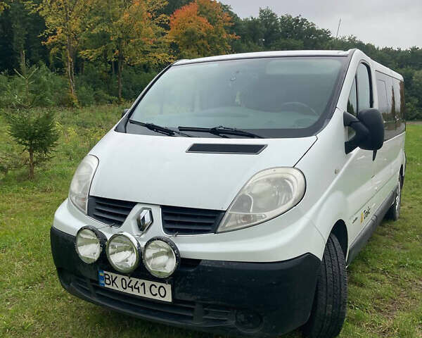 Білий Рено Трафік, об'ємом двигуна 2 л та пробігом 271 тис. км за 11500 $, фото 1 на Automoto.ua