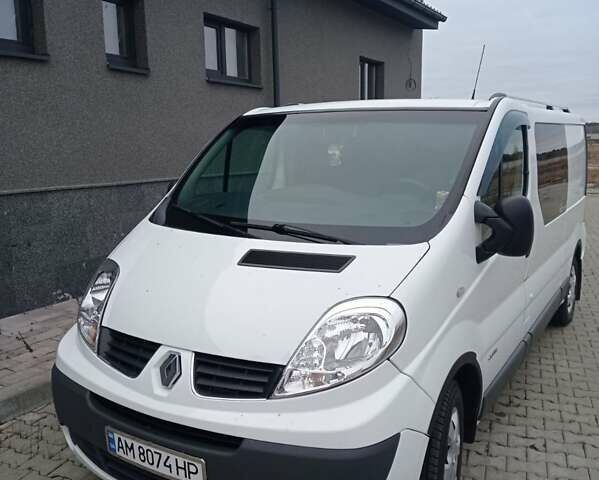 Білий Рено Трафік, об'ємом двигуна 2 л та пробігом 236 тис. км за 11500 $, фото 1 на Automoto.ua