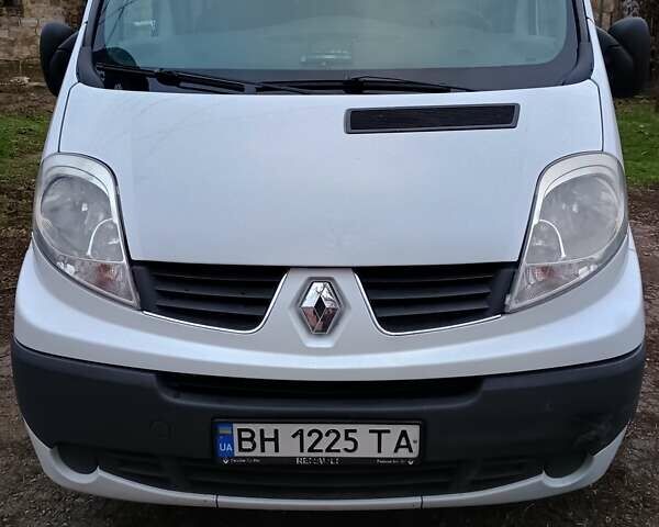 Білий Рено Трафік, об'ємом двигуна 2 л та пробігом 350 тис. км за 12000 $, фото 1 на Automoto.ua