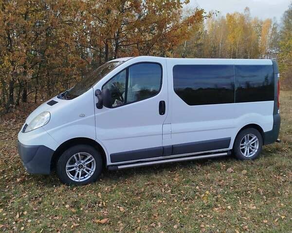 Білий Рено Трафік, об'ємом двигуна 2 л та пробігом 330 тис. км за 10900 $, фото 1 на Automoto.ua