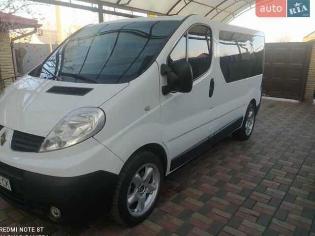 Белый Рено Трафик, объемом двигателя 2 л и пробегом 248 тыс. км за 9200 $, фото 1 на Automoto.ua