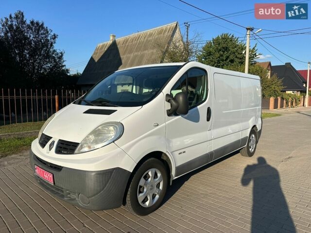 Белый Рено Трафик, объемом двигателя 2 л и пробегом 221 тыс. км за 11400 $, фото 1 на Automoto.ua