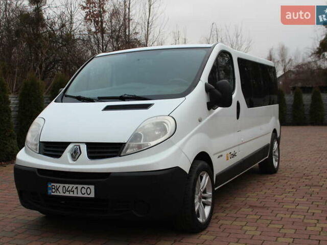 Белый Рено Трафик, объемом двигателя 2 л и пробегом 272 тыс. км за 13598 $, фото 1 на Automoto.ua