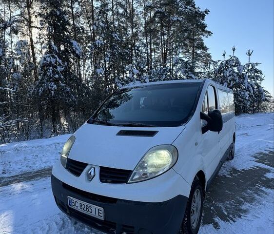 Білий Рено Трафік, об'ємом двигуна 2 л та пробігом 320 тис. км за 12000 $, фото 1 на Automoto.ua