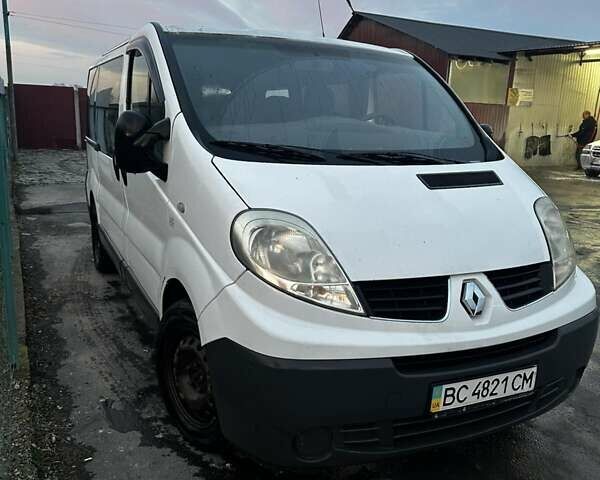 Білий Рено Трафік, об'ємом двигуна 2 л та пробігом 208 тис. км за 13500 $, фото 1 на Automoto.ua