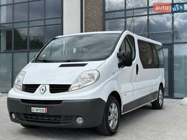 Белый Рено Трафик, объемом двигателя 2 л и пробегом 220 тыс. км за 14690 $, фото 1 на Automoto.ua