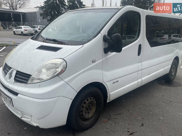 Белый Рено Трафик, объемом двигателя 2 л и пробегом 385 тыс. км за 12000 $, фото 1 на Automoto.ua