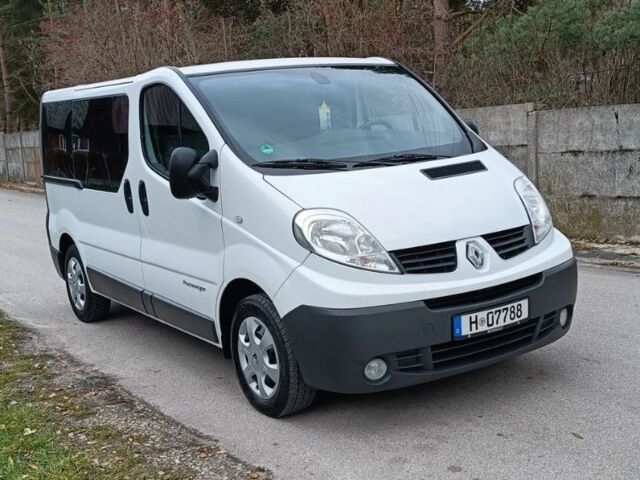 Білий Рено Трафік, об'ємом двигуна 2 л та пробігом 209 тис. км за 9899 $, фото 1 на Automoto.ua