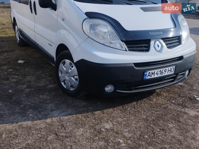 Белый Рено Трафик, объемом двигателя 2 л и пробегом 330 тыс. км за 10500 $, фото 1 на Automoto.ua