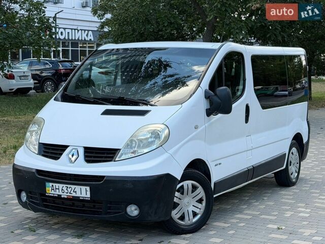 Белый Рено Трафик, объемом двигателя 2 л и пробегом 300 тыс. км за 8900 $, фото 1 на Automoto.ua