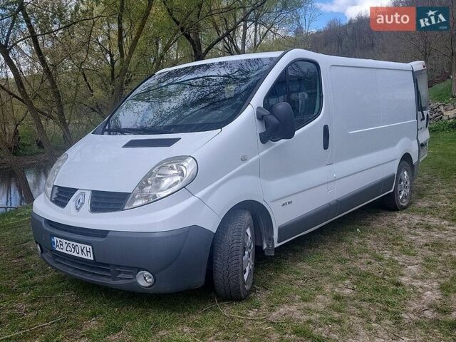 Белый Рено Трафик, объемом двигателя 2 л и пробегом 251 тыс. км за 11000 $, фото 1 на Automoto.ua