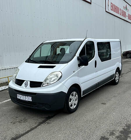 Белый Рено Трафик, объемом двигателя 2 л и пробегом 201 тыс. км за 13300 $, фото 1 на Automoto.ua