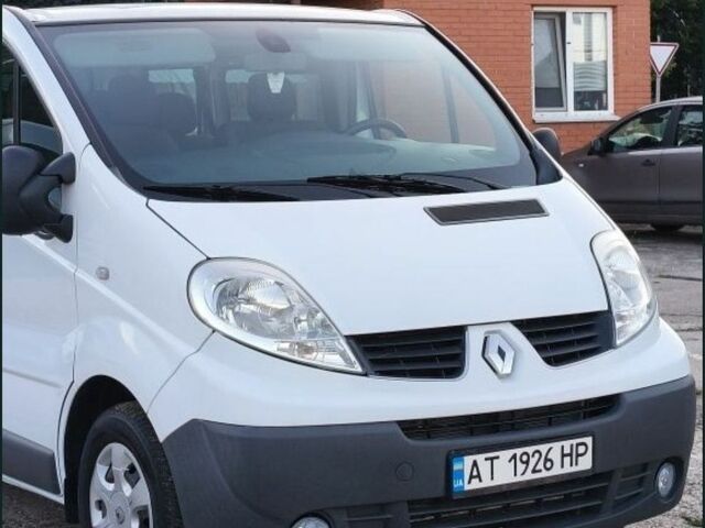 Білий Рено Трафік, об'ємом двигуна 2 л та пробігом 283 тис. км за 11200 $, фото 1 на Automoto.ua