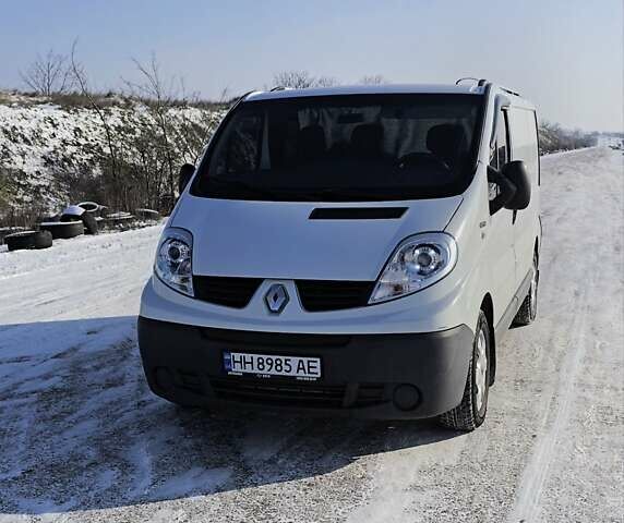 Білий Рено Трафік, об'ємом двигуна 2 л та пробігом 355 тис. км за 12999 $, фото 1 на Automoto.ua