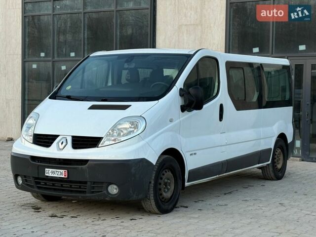 Белый Рено Трафик, объемом двигателя 2 л и пробегом 220 тыс. км за 14990 $, фото 1 на Automoto.ua