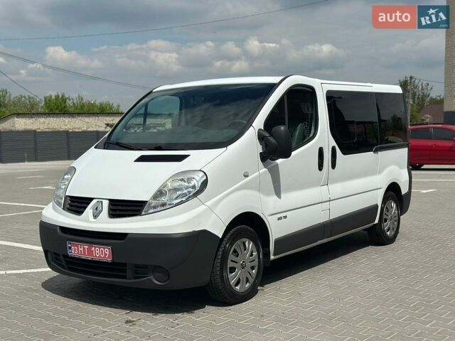 Белый Рено Трафик, объемом двигателя 2 л и пробегом 179 тыс. км за 13999 $, фото 1 на Automoto.ua