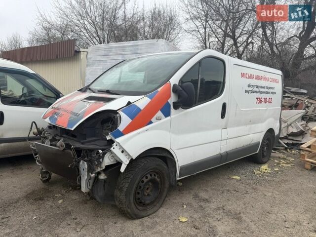 Білий Рено Трафік, об'ємом двигуна 2 л та пробігом 300 тис. км за 2800 $, фото 1 на Automoto.ua