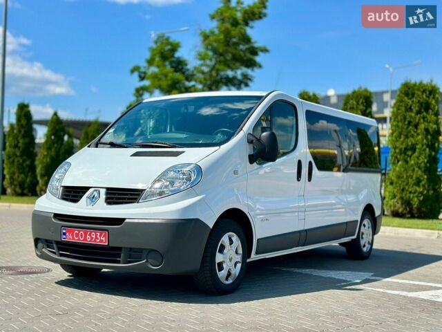 Белый Рено Трафик, объемом двигателя 2 л и пробегом 254 тыс. км за 15899 $, фото 1 на Automoto.ua