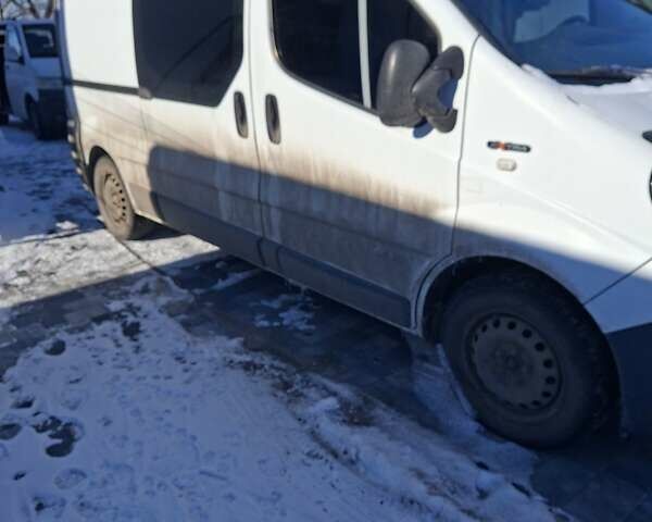 Белый Рено Трафик, объемом двигателя 2 л и пробегом 437 тыс. км за 9000 $, фото 1 на Automoto.ua