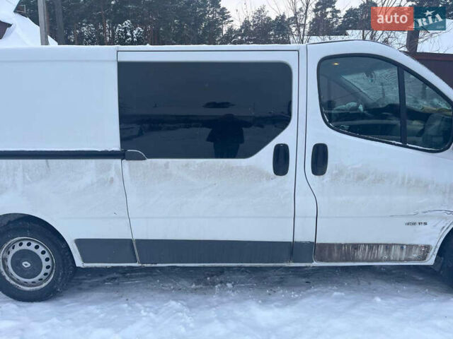 Білий Рено Трафік, об'ємом двигуна 2 л та пробігом 369 тис. км за 6450 $, фото 1 на Automoto.ua