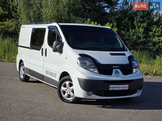Белый Рено Трафик, объемом двигателя 2 л и пробегом 242 тыс. км за 13499 $, фото 1 на Automoto.ua