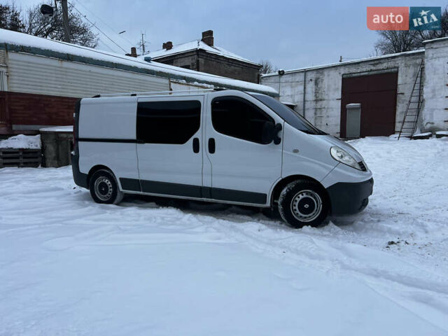 Белый Рено Трафик, объемом двигателя 2 л и пробегом 275 тыс. км за 13000 $, фото 1 на Automoto.ua