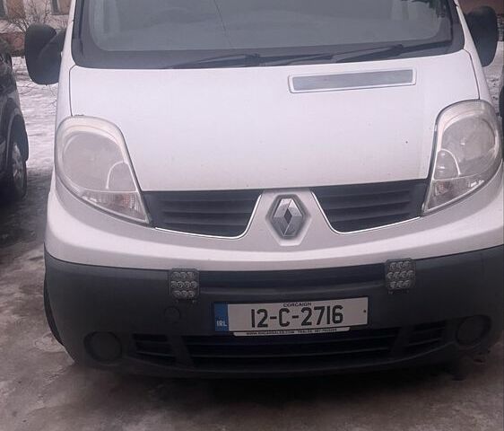 Білий Рено Трафік, об'ємом двигуна 2 л та пробігом 290 тис. км за 4000 $, фото 1 на Automoto.ua