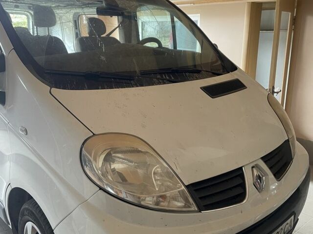 Белый Рено Трафик, объемом двигателя 2 л и пробегом 270 тыс. км за 3000 $, фото 1 на Automoto.ua