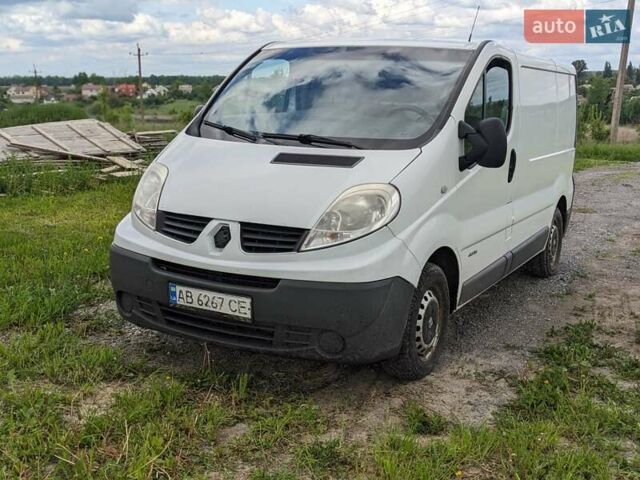 Белый Рено Трафик, объемом двигателя 2 л и пробегом 280 тыс. км за 7500 $, фото 1 на Automoto.ua
