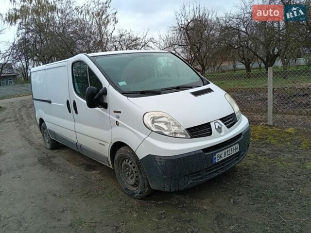 Белый Рено Трафик, объемом двигателя 2 л и пробегом 265 тыс. км за 9800 $, фото 1 на Automoto.ua