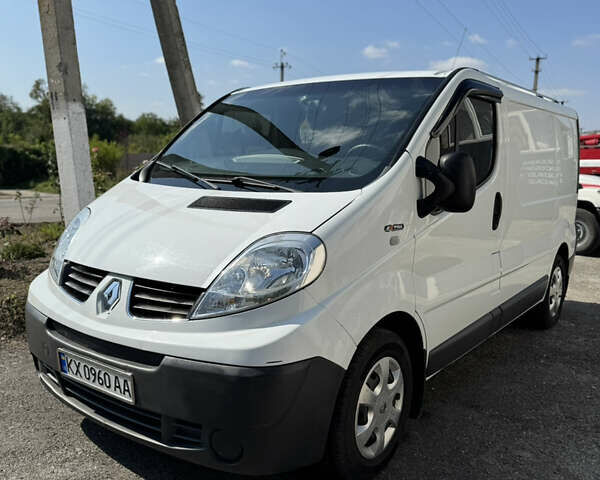 Білий Рено Трафік, об'ємом двигуна 2 л та пробігом 350 тис. км за 10500 $, фото 1 на Automoto.ua