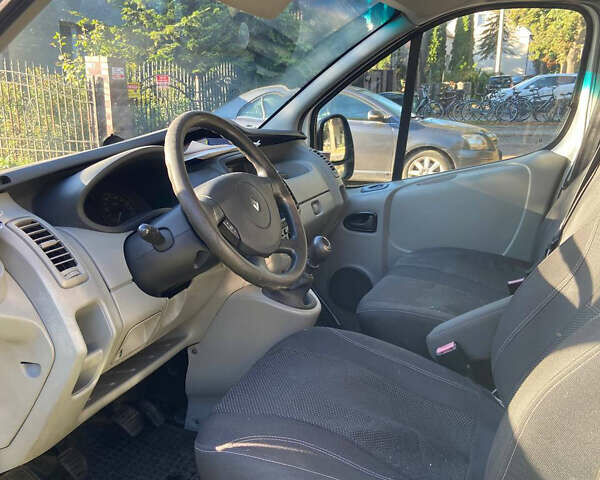 Білий Рено Трафік, об'ємом двигуна 2 л та пробігом 200 тис. км за 9500 $, фото 1 на Automoto.ua